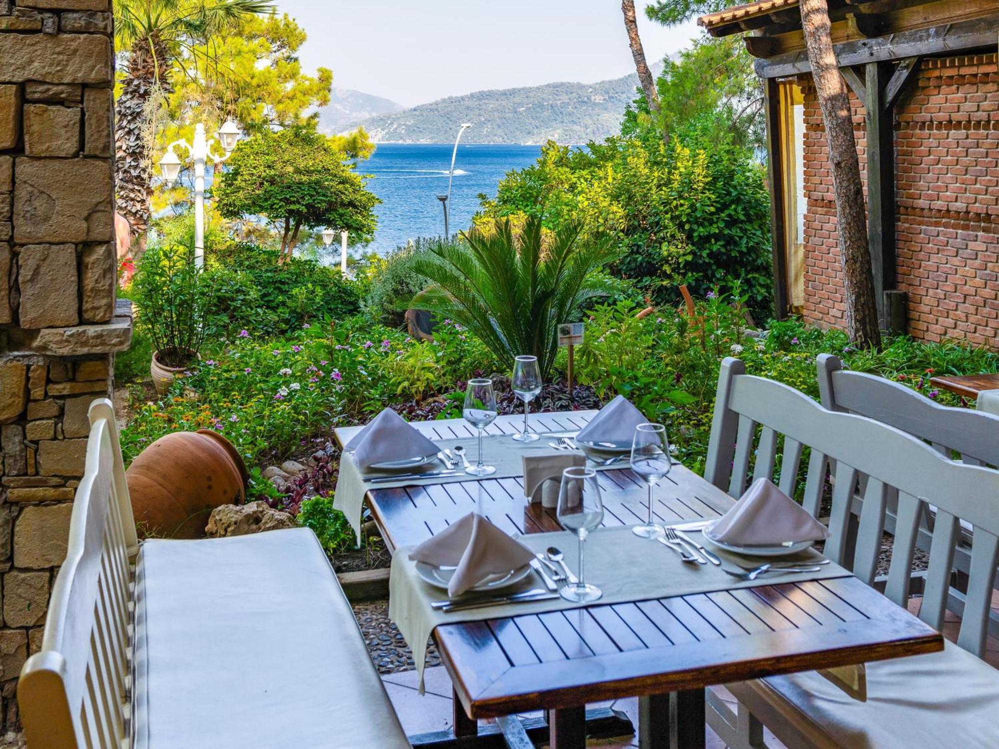马尔马里斯拉布兰达马雷斯酒店 外观 照片 A restaurant in Bodrum