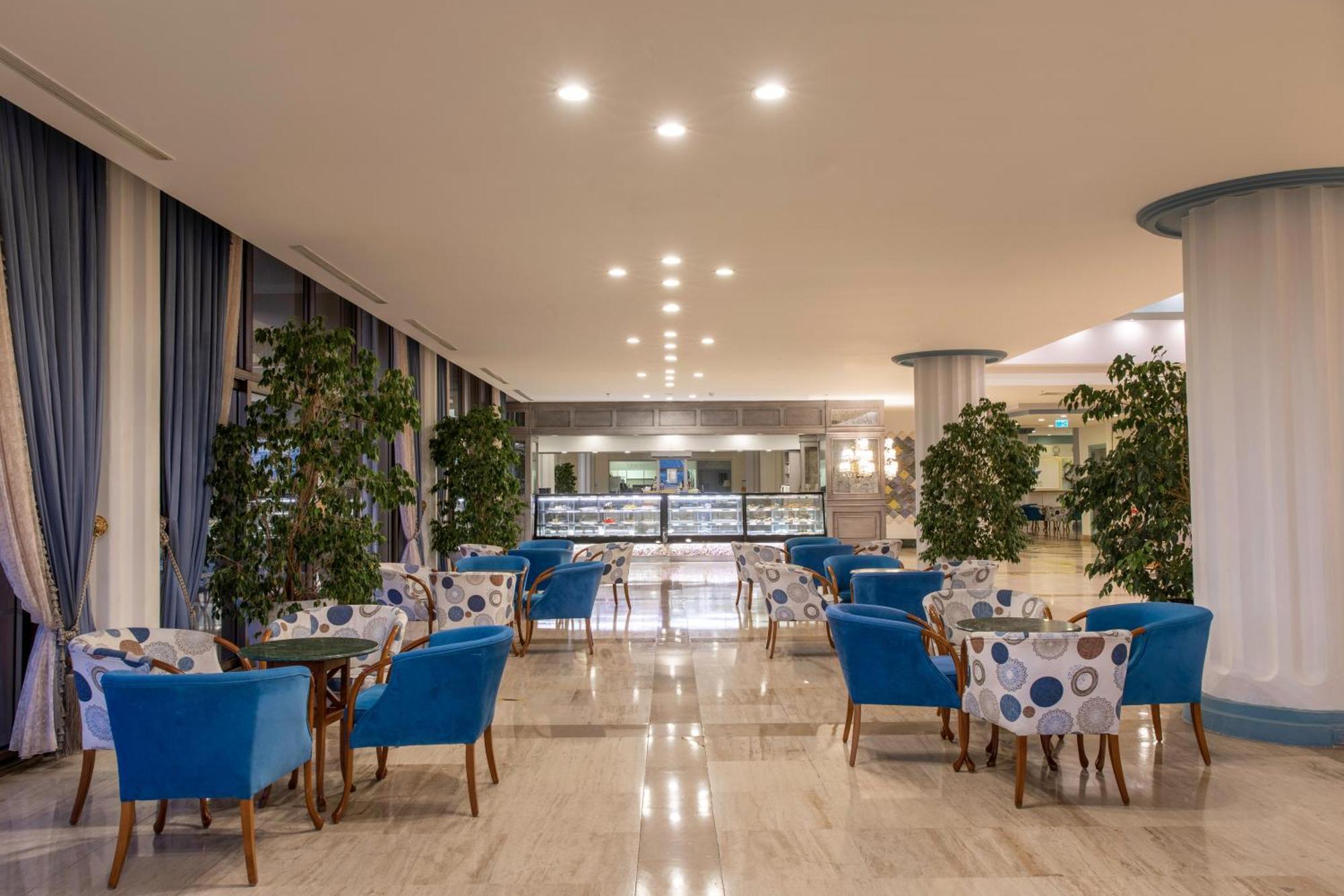 马尔马里斯拉布兰达马雷斯酒店 外观 照片 The lobby of the hotel