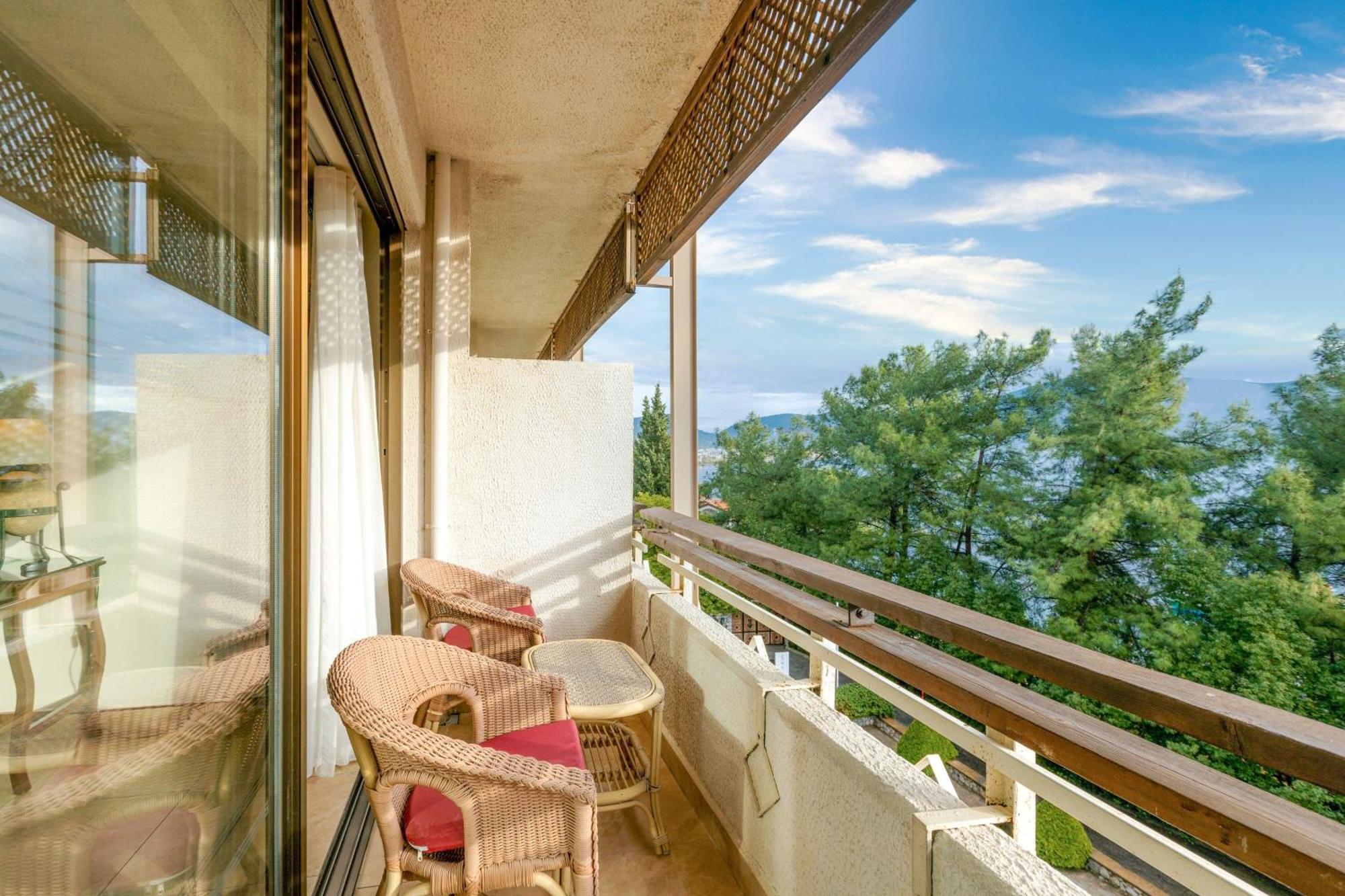 马尔马里斯拉布兰达马雷斯酒店 外观 照片 A balcony